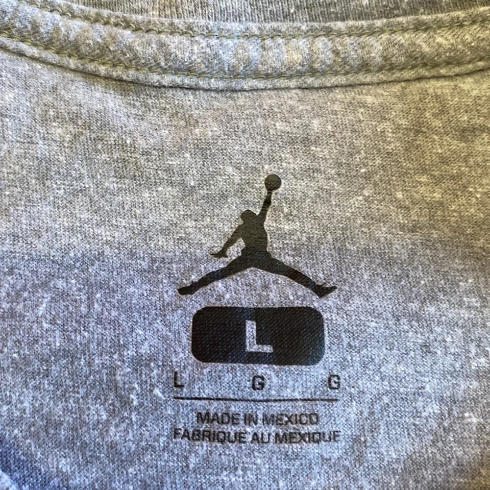 Jordan graphic logo T-shirt that out of the point size large past shipping_14